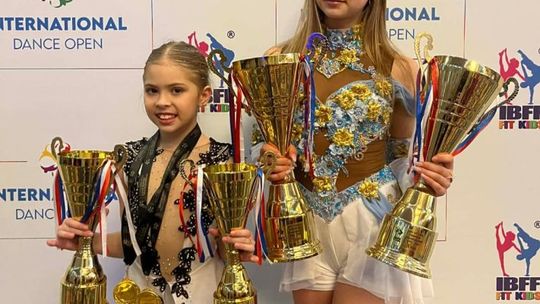 Lawina medali dla UKS Black White Ostrowiec na Mistrzostwach Europy IBFF Fit Kids