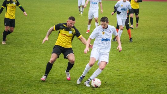 Liderzy tracili punkty - grały piłkarskie ligi w regionie