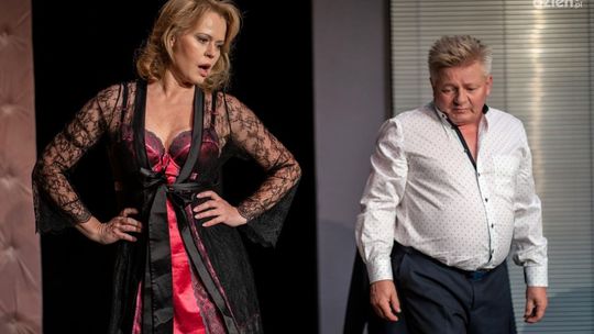 Listopadowe i komediowe propozycje kieleckiego Teatru TeTaTeT