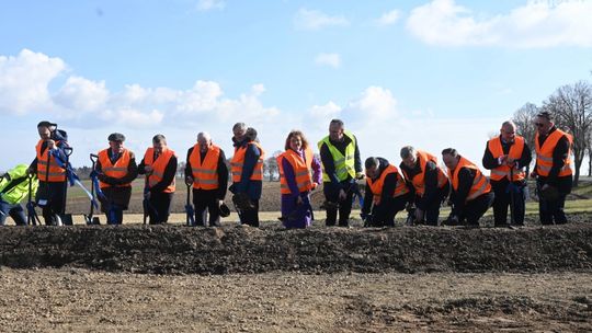 Łopaty w budowę obwodnicy Opatowa wbite