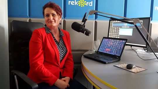 MAGDALENA ZIELEŃ - kobieta przy kasie