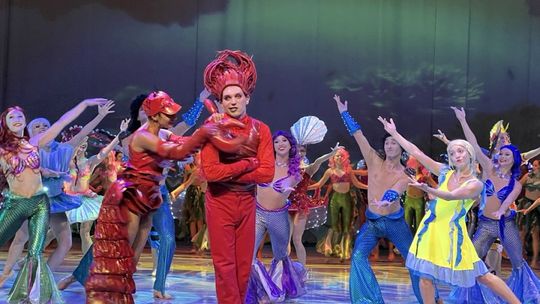 Małże brzęczące perłami, meduzy świecące w pastelowych barwach i krab rozbawiający do łez