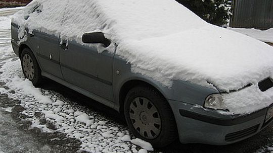 Mandaty za śnieg na samochodzie
