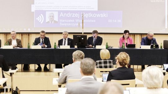 Marszałek nie przeprosił, radni uczynili to za niego