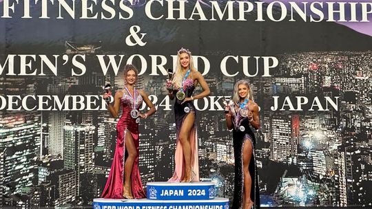 Medale i finały fitnessek ostrowieckiego Black & White w Tokio