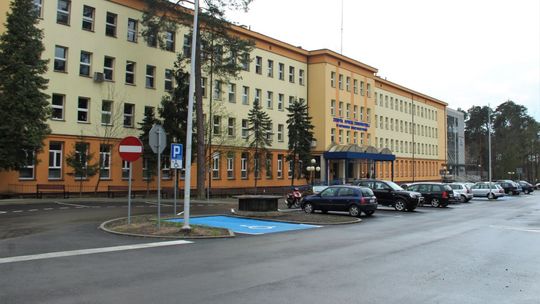 Medycy i pacjenci opuścili już Oddział Neurologii ostrowieckiego szpitala. Kolejne dwa ograniczyły prace do minimum. 