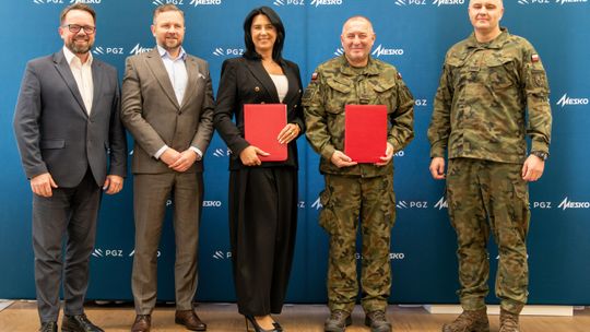 Podpisanie strategicznego porozumienia między MESKO S.A. a 10. Świętokrzyską Brygadą Obrony Terytorialnej w sprawie współpracy na rzecz bezpieczeństwa przemysłu obronnego.