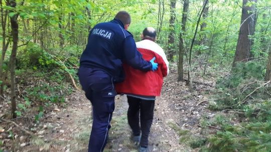 Mężczyzna odnaleziony w lesie
