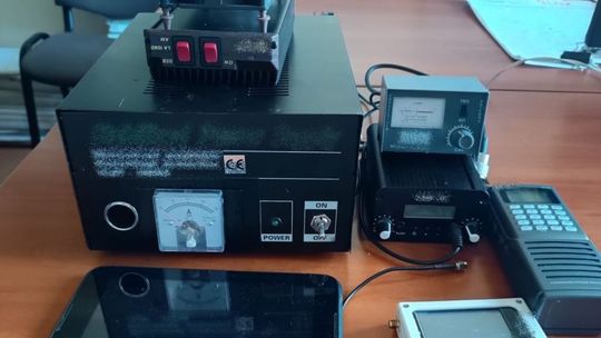 Mężczyzna zakłócający sygnały radia w rękach policji