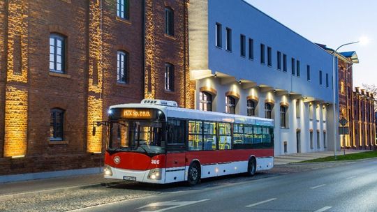 Miejskim autobusem na  dworzec PKP