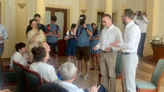 Mieszkańcy Karczówki protestują przeciwko słupom sieci 5G