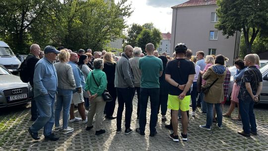 Mieszkańcy kontra inwestycja: protest przeciwko likwidacji garaży i miejsc parkingowych