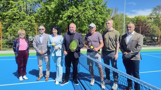 Mieszkańcy Ogrodów zadowoleni z wyremontowanego kortu tenisowego