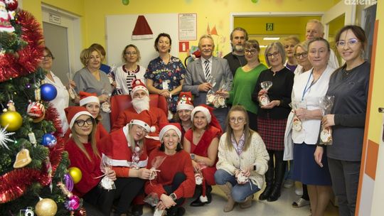 Mikołaj odwiedził  małych pacjentów w szpitalu w Busku- Zdroju  