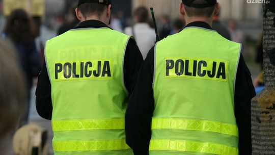 Młoda kobieta z dużą listą zarzutów