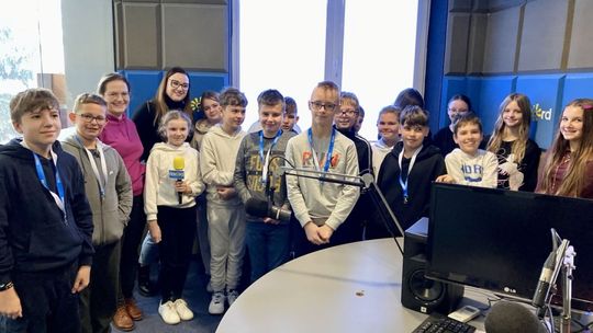 „Młodzi Obywatele na Piątkę” - uczniowie PSP nr 5 odwiedzili Radio Rekord