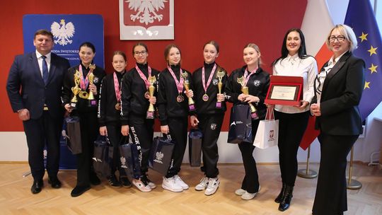 Młodzi sportowcy z gratulacjami od Wojewody Świętokrzyskiego