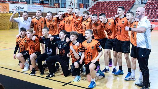 Młodzi wojownicy w najlepszej szesnastce kraju