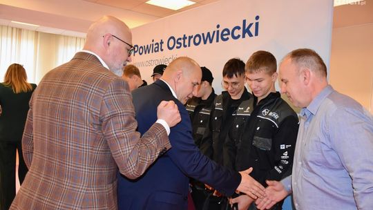 Młodzi, zdolni  mechanicy z ostrowieckiej szkoły  