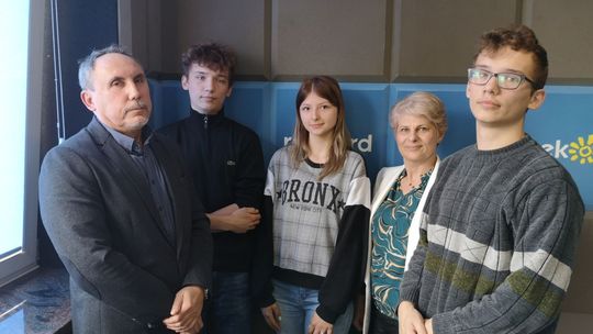 Młodzież z "budowlanki" rekinami wirtualnego biznesu