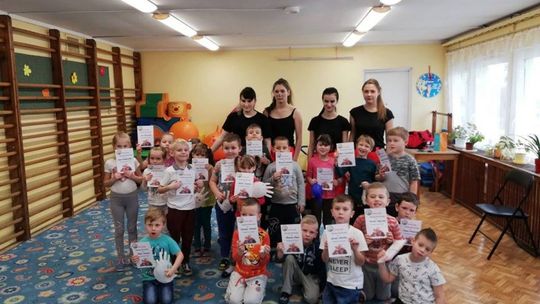 Młodzież ze "Skłodowskiej" uczy ratować życie