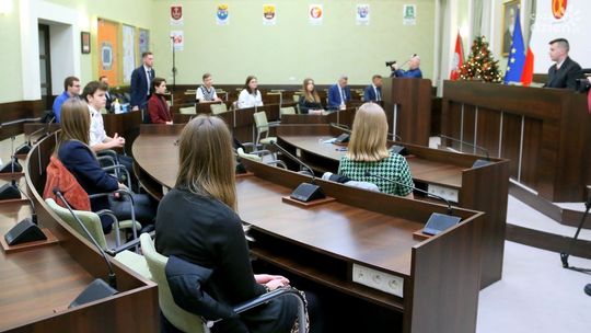 Młodzieżowa Rada Miasta Kielce nie zgadza się na podręcznik do Historii i Teraźniejszości autorstwa prof. Wojciecha Roszkowskiego