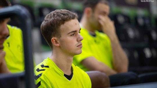 Młodzieżowiec włączony do pierwszej drużyny