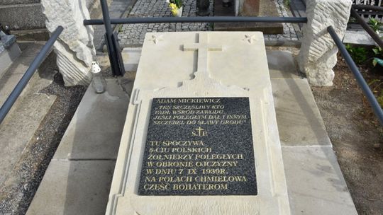 Mogiła obrońców Romanowa jak nowa