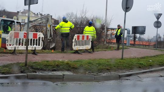 Most w centrum Ostrowca zamknięty, ruch samochodowy skierowany na pozostałe przeprawy
