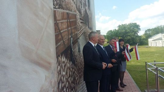 Mural w zabytkowej cukrowni Częstocice 