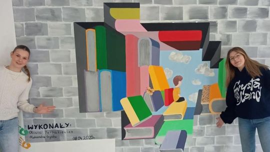 Mural zaprojektowały i wykonały uczennice ostrowieckiego liceum 