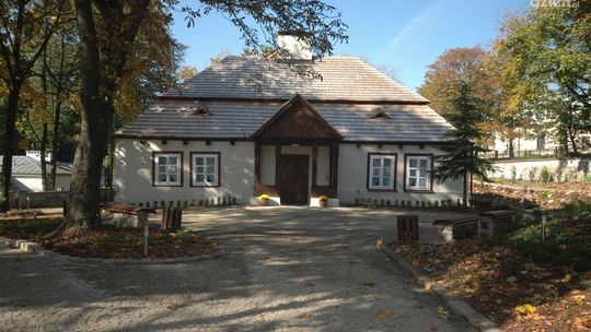 Muzeum Wsi Kieleckiej prosi o pomoc w odkrywaniu historii Dworku Laszczyków w Kielcach