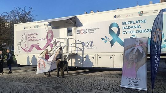 Na ostrowieckim Rynku stanął cytommamobus ŚCO