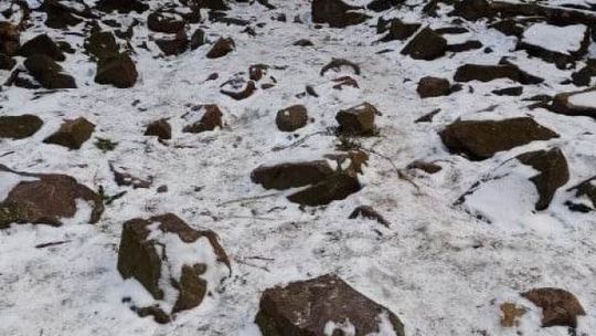 Na otwarcie popularnej ścieżki na Święty Krzyż przyjdzie jeszcze poczekać