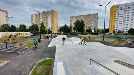 Na pumptrack tylko w kasku