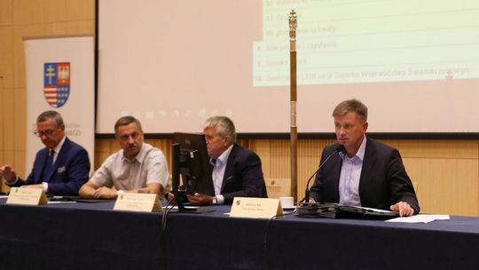 Nadzwyczajna sesja sejmiku. Radni zdecydowali o zmianach budżetowych