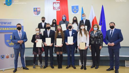 Najlepsi ze stypendiami premiera