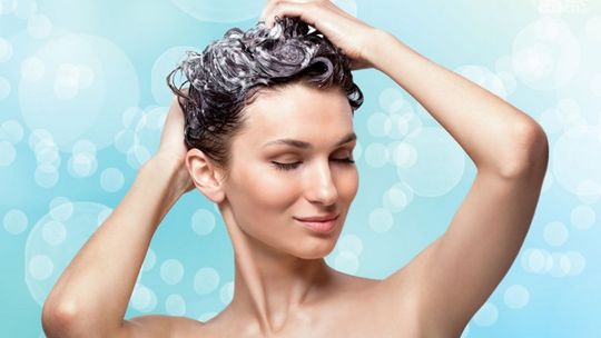 Najlepsze szampony nawilżające – w trosce o Twoje włosy