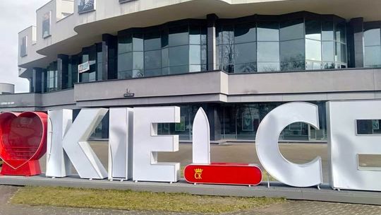 Napis „I love Kielce” zniszczony! Policja szuka wandala