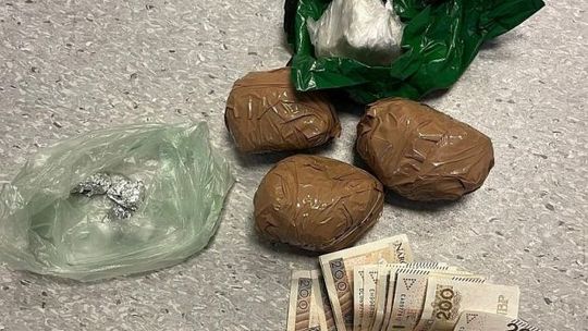 Narkotyki ukrywał w szafie i mikrofalówce