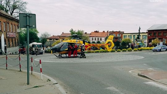 Nastolatek nabił się na kierownicę jednośladu.