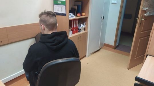 Nastolatek powybijał szyby w szkole