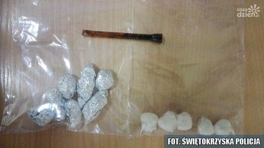 Nastolatkowie z narkotykami Nastolatkowie z narkotykami