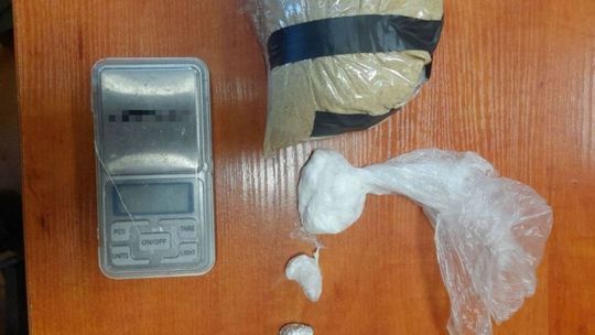 Nastrojowo pod gwiazdami, w aucie z narkotykami…