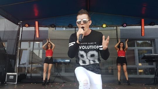 Nasz Dominik - czy zostanie gwiazdą radia i sceny?