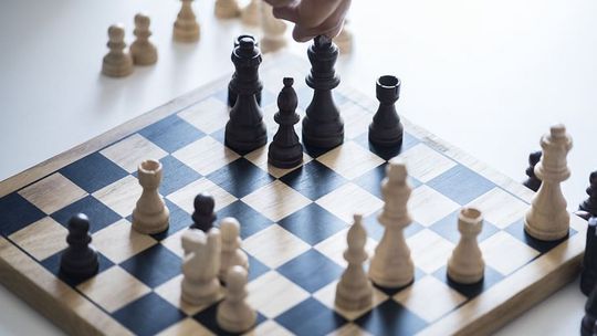 Naucz się gry w szachy z Hetmanem!