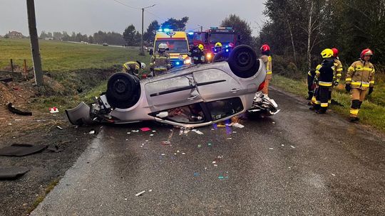 Nie żyje kobieta, której auto dachowało 