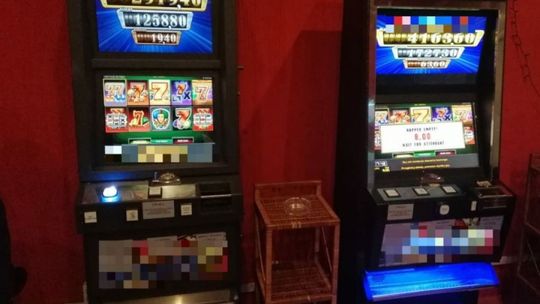 Nielegalne automaty i narkotyki