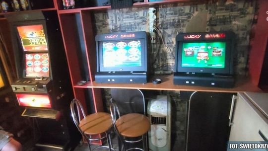 Nielegalne automaty i narkotyki w jednym miejscu