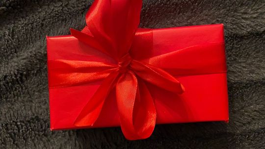 Nietrafiony prezent? Prawo konsumenta gwarantuje nam możliwość jego zwrotu